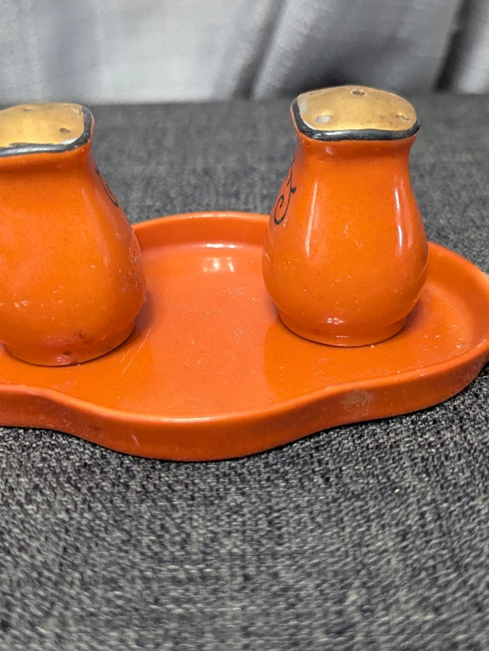 VTG Chikarmachi Orange shakers tray salt pepper flower floral